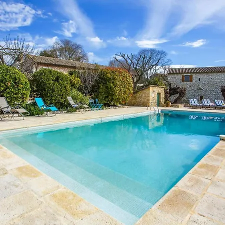 Villa Le Vieux Mas By *