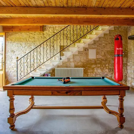 Villa Le Vieux Mas By *